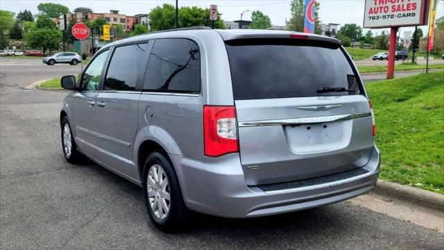 2016 Chrysler Town & Country Touring