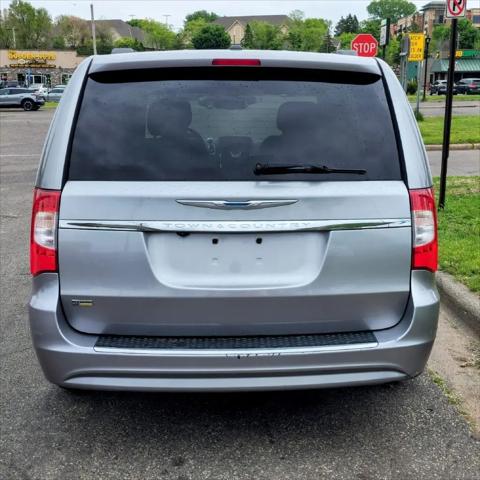 2016 Chrysler Town & Country Touring
