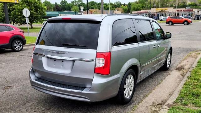 2016 Chrysler Town & Country Touring