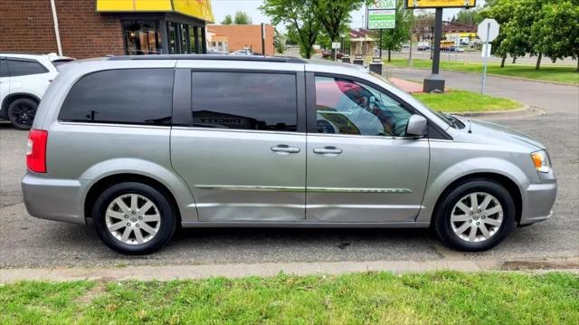 2016 Chrysler Town & Country Touring