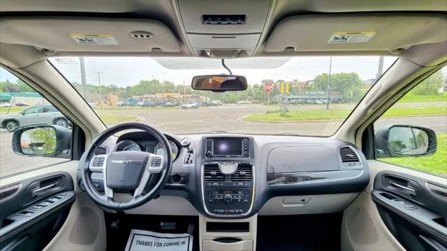 2016 Chrysler Town & Country Touring