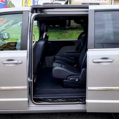 2016 Chrysler Town & Country Touring