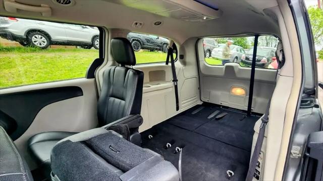 2016 Chrysler Town & Country Touring