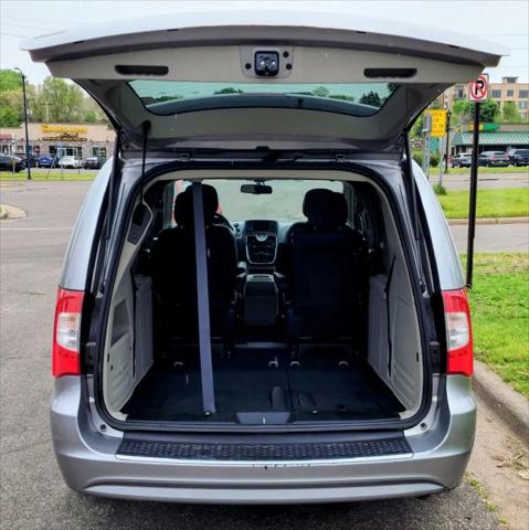 2016 Chrysler Town & Country Touring