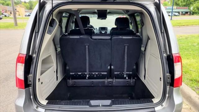 2016 Chrysler Town & Country Touring