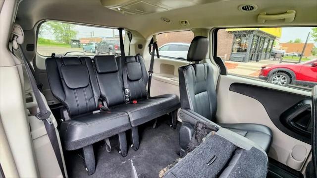 2016 Chrysler Town & Country Touring