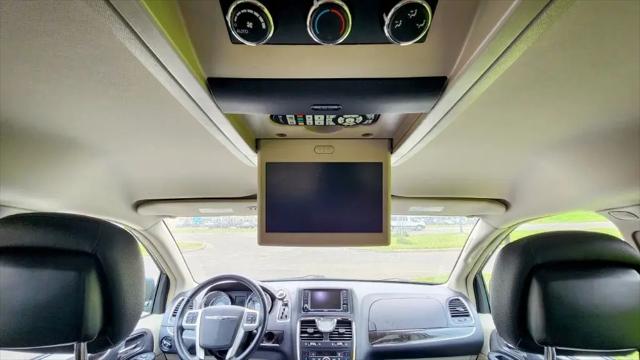 2016 Chrysler Town & Country Touring