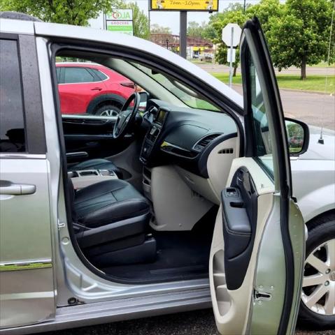 2016 Chrysler Town & Country Touring