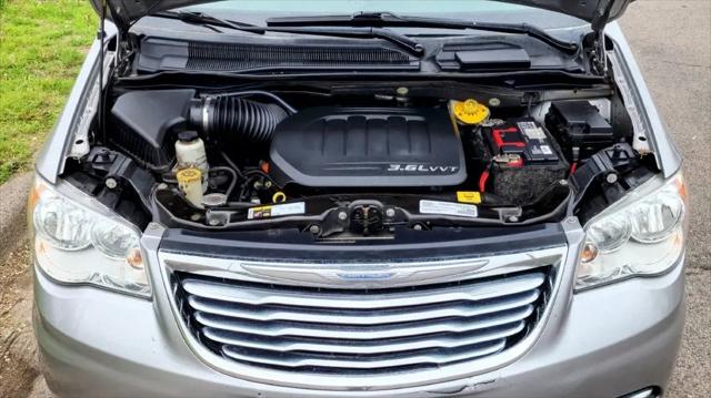 2016 Chrysler Town & Country Touring
