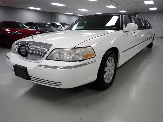 2004 Lincoln Town Car Limousine