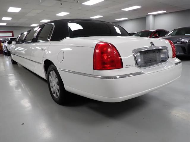 2004 Lincoln Town Car Limousine