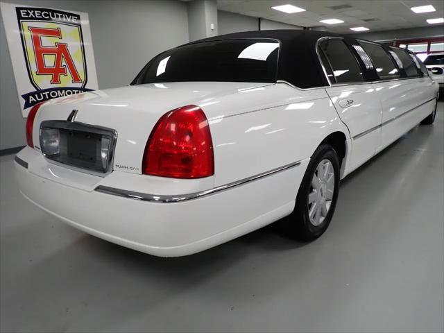 2004 Lincoln Town Car Limousine