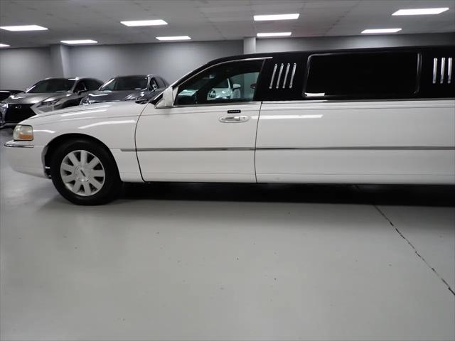 2004 Lincoln Town Car Limousine