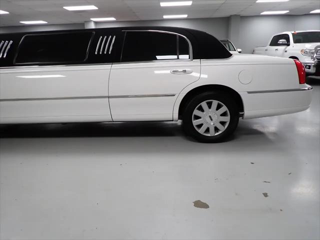 2004 Lincoln Town Car Limousine