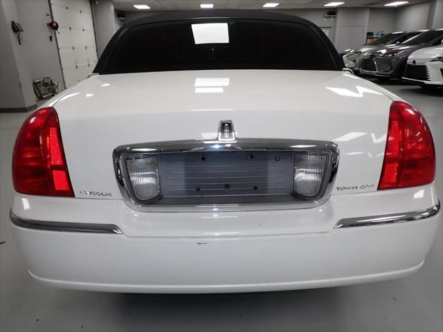 2004 Lincoln Town Car Limousine