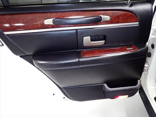 2004 Lincoln Town Car Limousine
