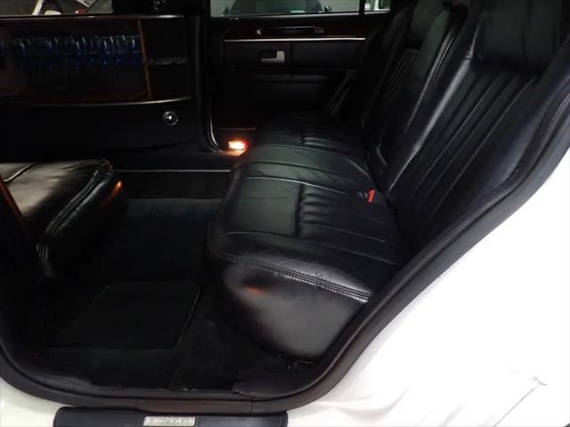 2004 Lincoln Town Car Limousine