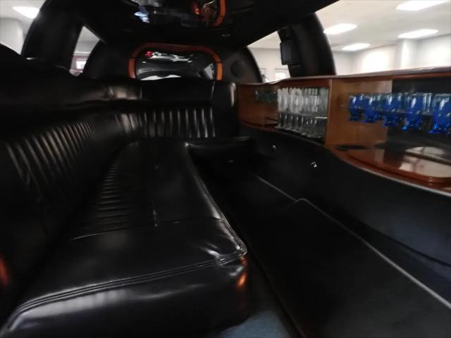 2004 Lincoln Town Car Limousine