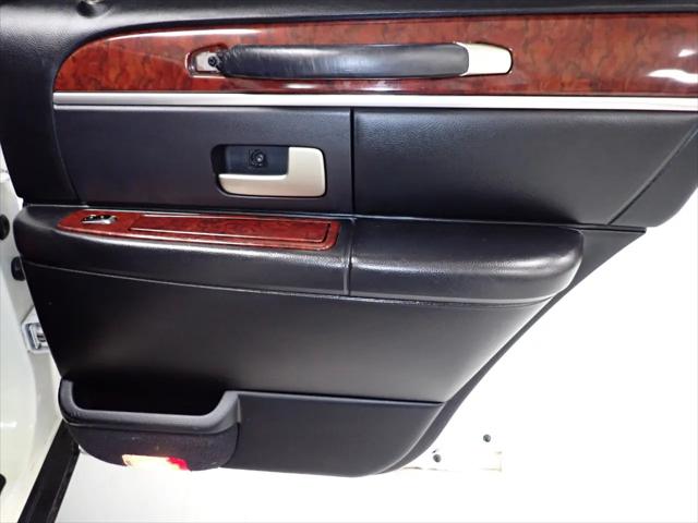 2004 Lincoln Town Car Limousine