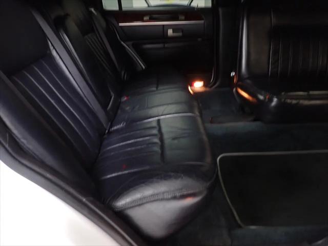 2004 Lincoln Town Car Limousine