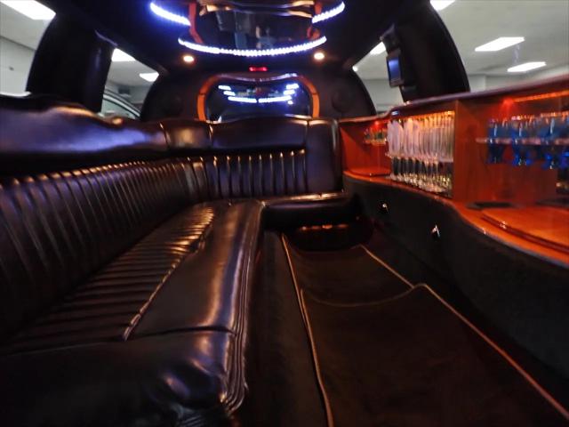 2004 Lincoln Town Car Limousine