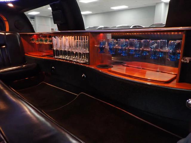 2004 Lincoln Town Car Limousine