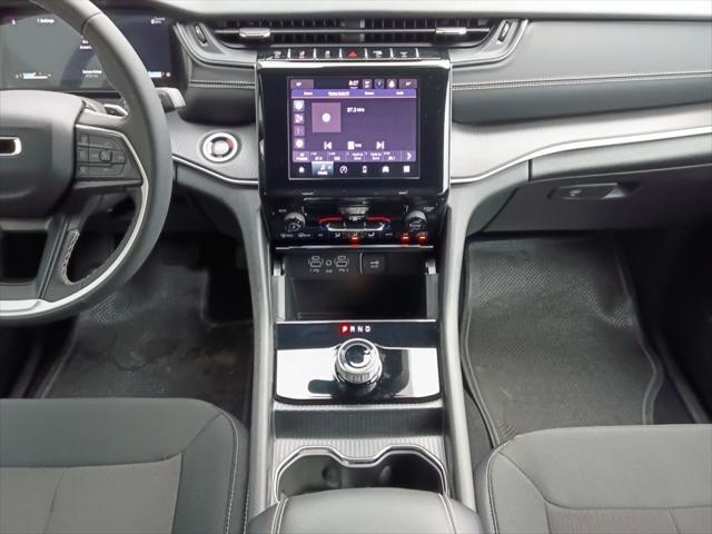 2025 Jeep Grand Cherokee L Laredo 4x2