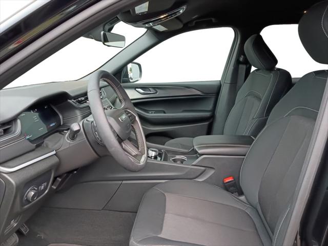 2025 Jeep Grand Cherokee L Laredo 4x2