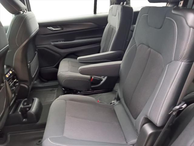 2025 Jeep Grand Cherokee L Laredo 4x2