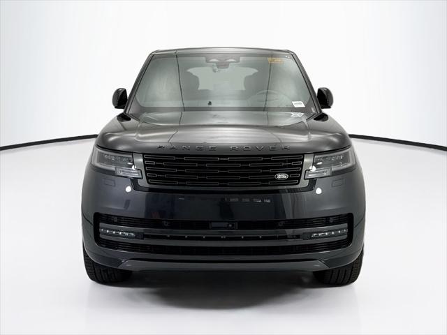 2026 Land Rover Range Rover P550e SE
