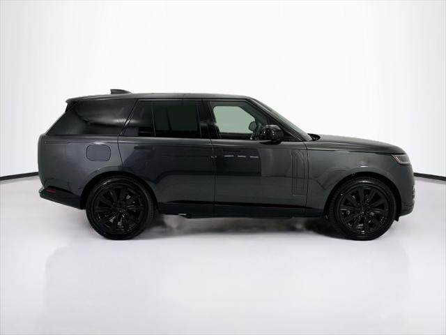 2026 Land Rover Range Rover P550e SE