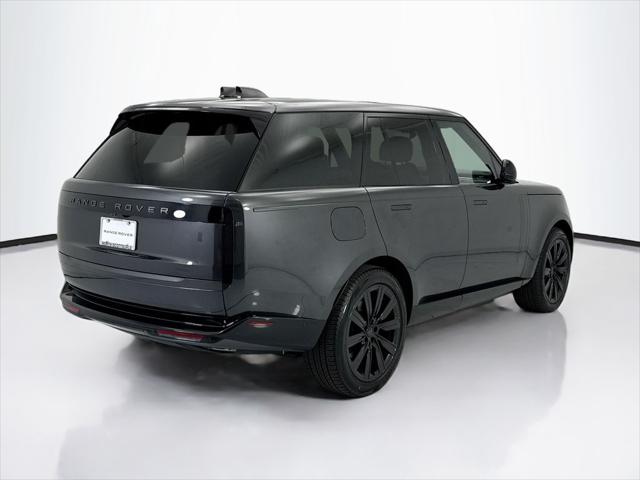2026 Land Rover Range Rover P550e SE