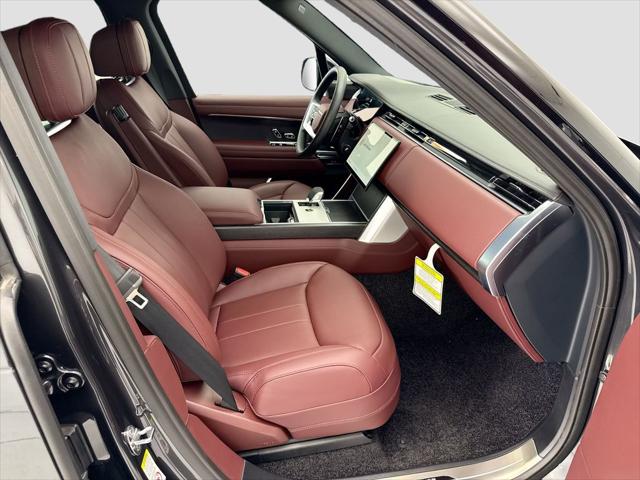 2026 Land Rover Range Rover P550e SE