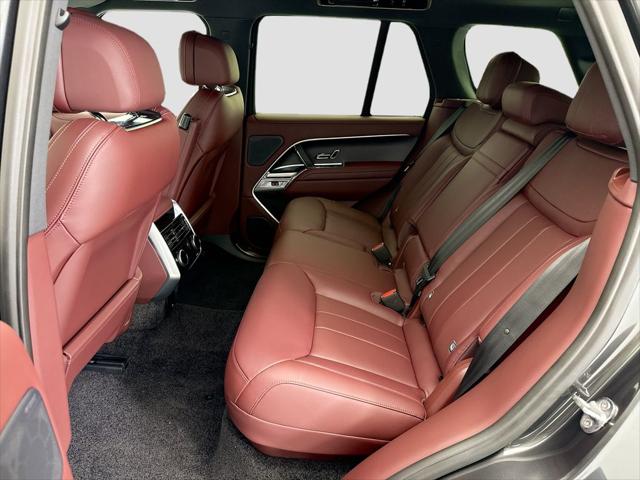 2026 Land Rover Range Rover P550e SE