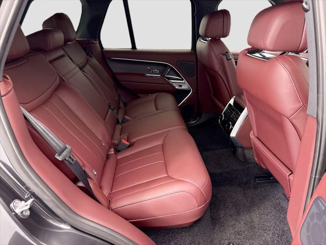 2026 Land Rover Range Rover P550e SE