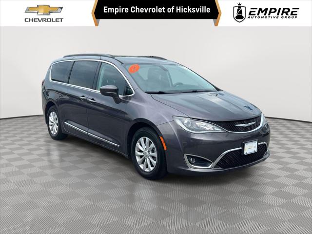 2017 Chrysler Pacifica Touring-L for sale in Hicksville, NY