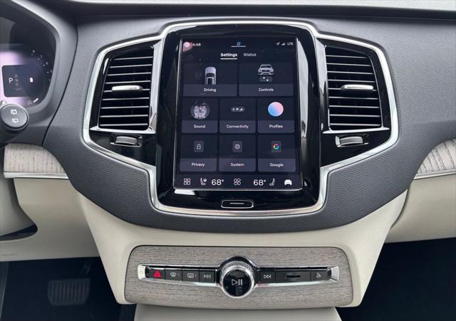 2025 Volvo XC90 B5 Plus