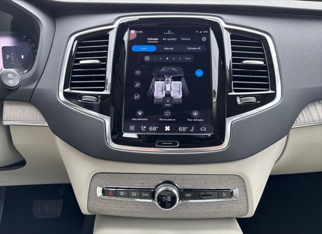 2025 Volvo XC90 B5 Plus