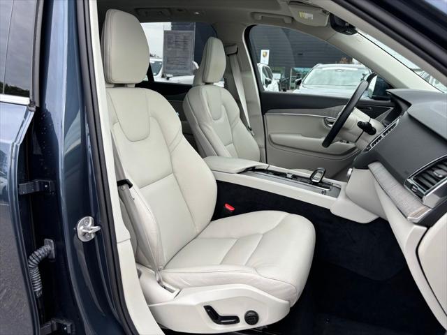 2025 Volvo XC90 B5 Plus