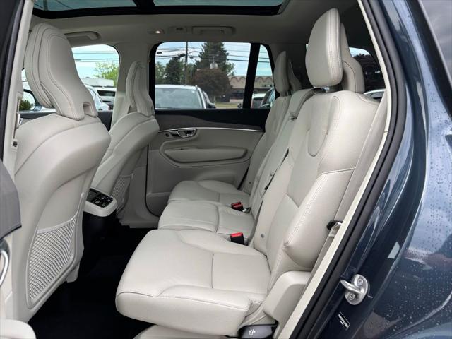2025 Volvo XC90 B5 Plus