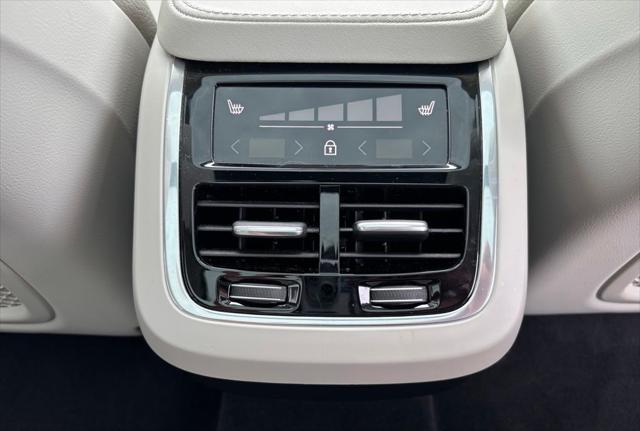 2025 Volvo XC90 B5 Plus