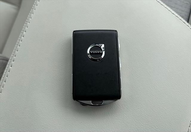2025 Volvo XC90 B5 Plus