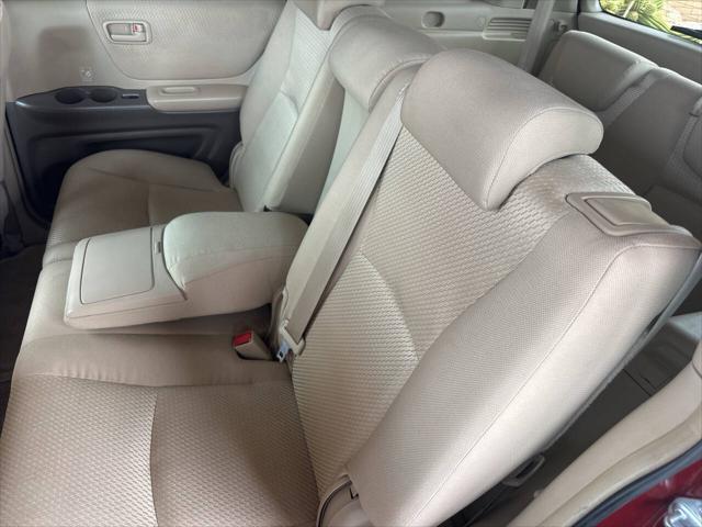 2005 Toyota Highlander Base Fwd 4dr SUV V6 w/ 3rd Row