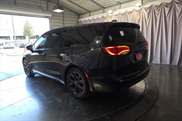 2020 Chrysler Pacifica Touring