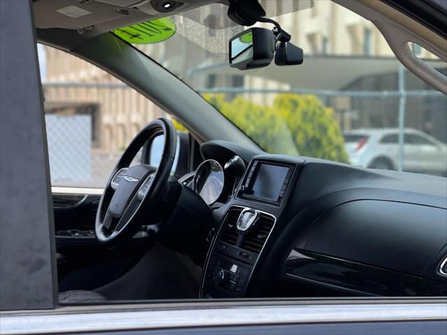 2014 Chrysler Town & Country Touring