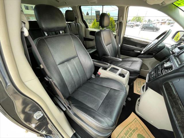 2014 Chrysler Town & Country Touring