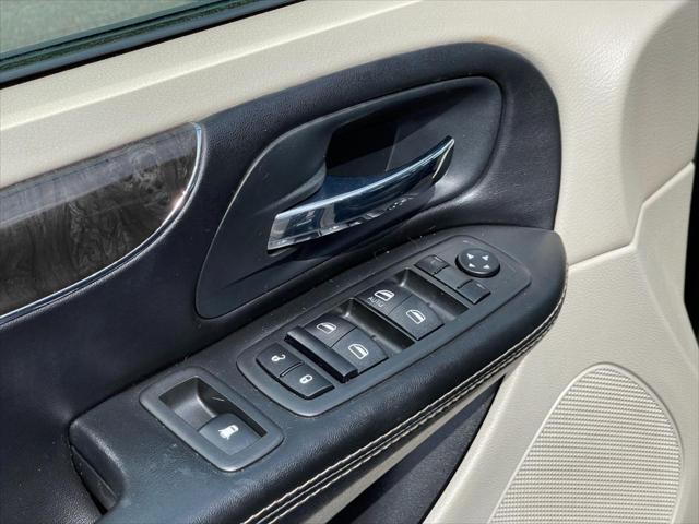 2014 Chrysler Town & Country Touring