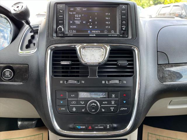 2014 Chrysler Town & Country Touring