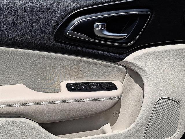 2016 Chrysler 200 Limited Platinum