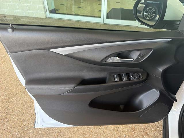 2025 Buick NV Preferred FWD